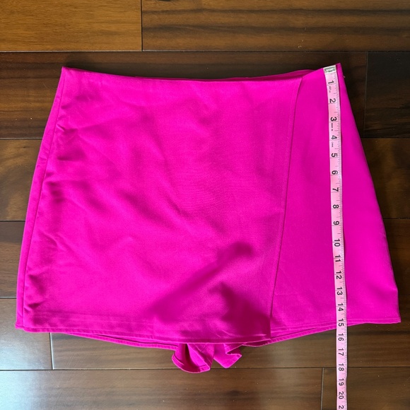 EXPRESS EDITOR FUCHSIA HIGH WAIST MINI SKORT WITH A WRAP FRONT DESIGN - Picture 10 of 13